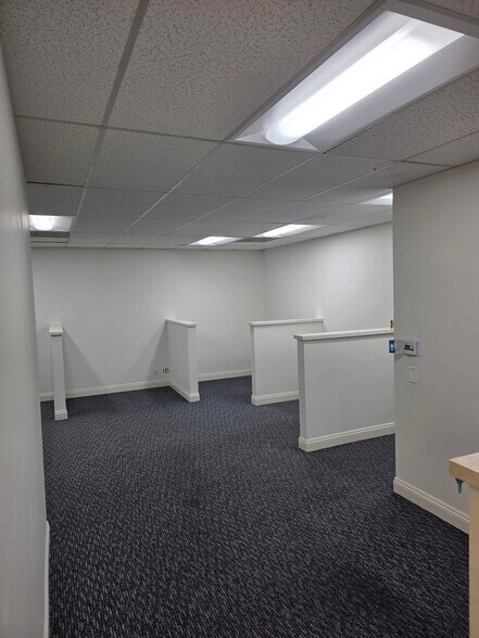 More Photos Of 22148 Sherman Way, Canoga Park Office For Lease