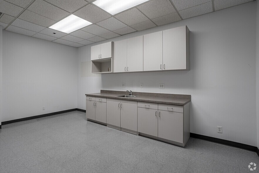 More Photos Of 15707 Rockfield Blvd, Irvine Office For Lease