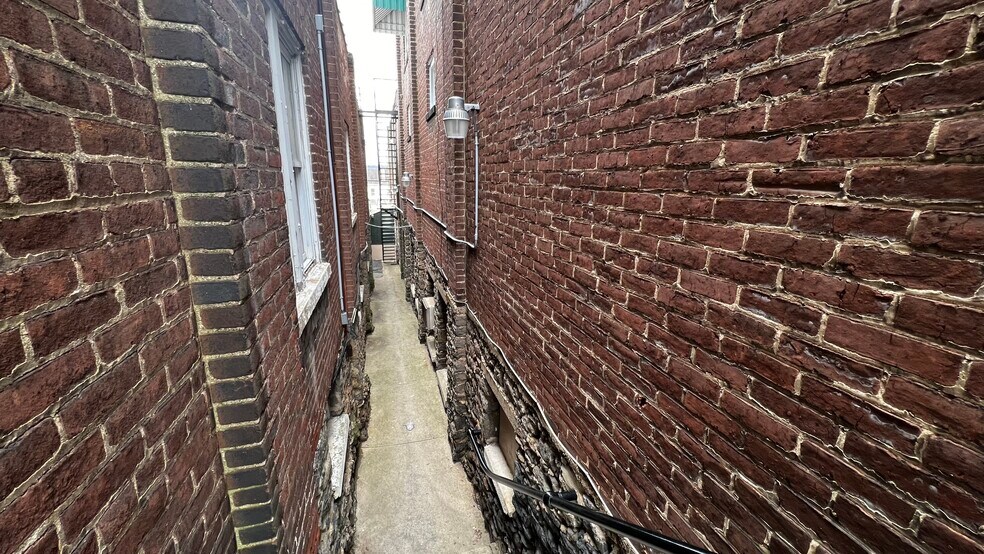 More Photos Of 1708 Washington Blvd, Easton Restaurant For Lease