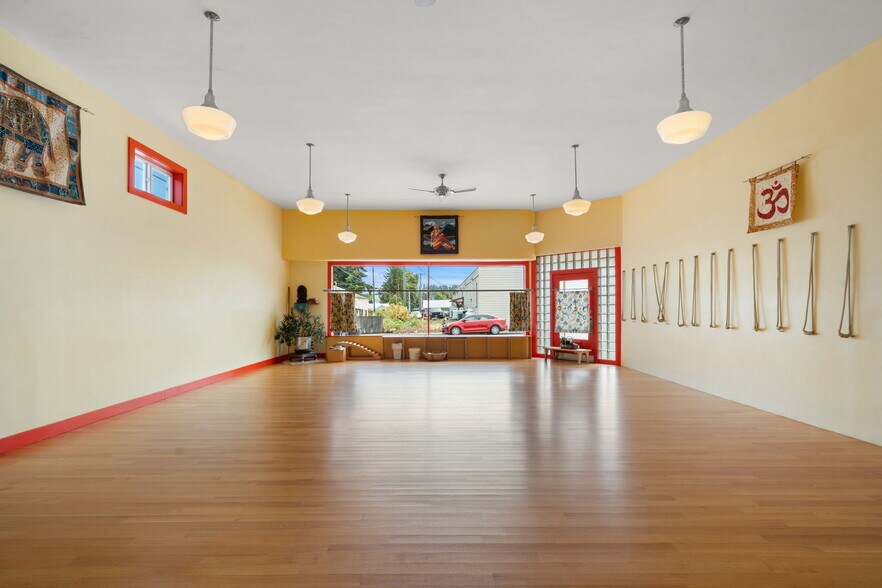 More Photos Of 710 S Lincoln St, Port Angeles General Retail For Sale
