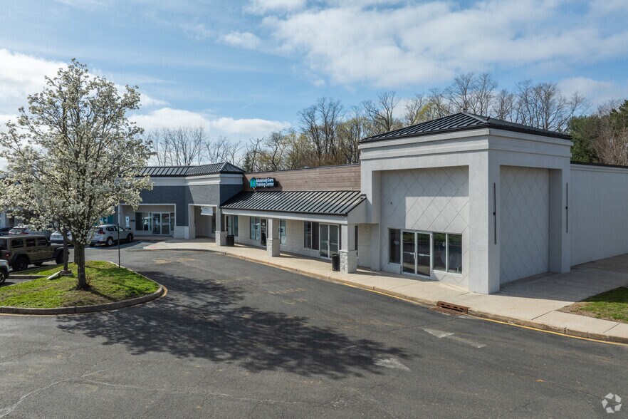 More Photos Of 1580 Lakewood Rd, Toms River Freestanding For Lease