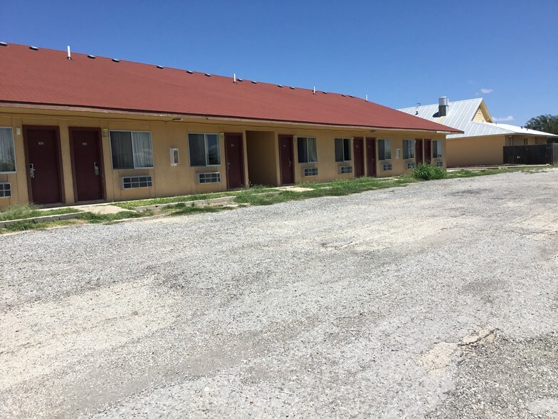 More Photos Of 1075 W US Highway 87, Eden Hotel For Sale
