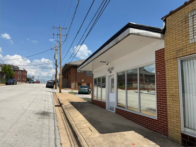More Photos Of 206 S Church St, Union Office For Sale