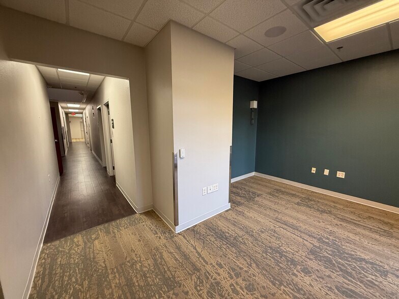 More Photos Of 3413 Golden Rd, Tyler Medical For Lease