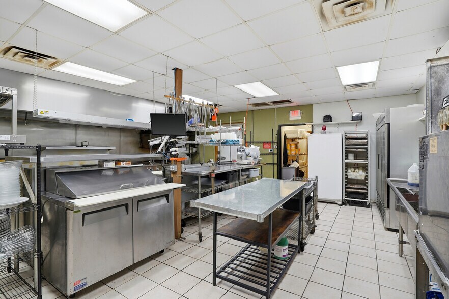 More Photos Of 103 N Allen St, Centralia General Retail For Sale