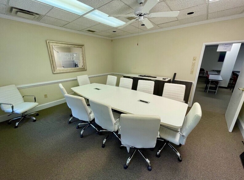 More Photos Of 10001 Courtview Ln, Chesterfield Office For Lease