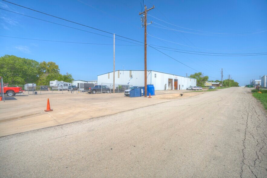 More Photos Of 11578 Airway Blvd, Roanoke Warehouse For Sale