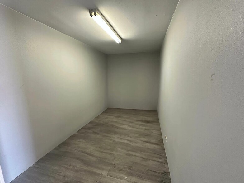 More Photos Of 501 N Center St, Mesa Office For Sale