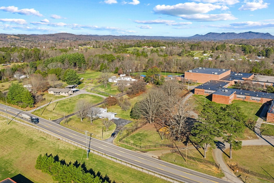 More Photos Of 7700 Tazewell Pike, Corryton Apartments For Sale