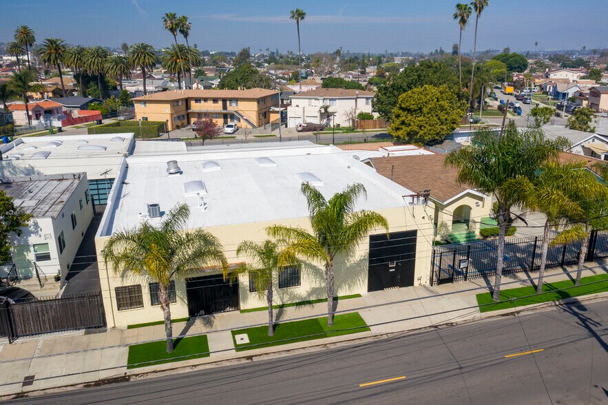 More Photos Of 2703 Southwest Dr, Los Angeles Warehouse For Lease