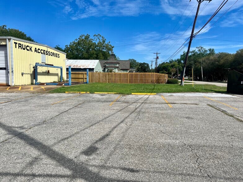 More Photos Of Alvin Muffler, Alvin Auto Repair For Sale