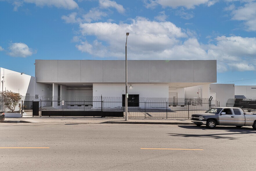 Primary Photo Of 7410-7428 Bellaire Ave, North Hollywood Warehouse For Sale