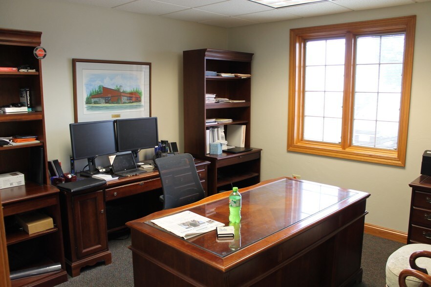 More Photos Of 2848 Memorial Dr, Two Rivers Medical For Lease