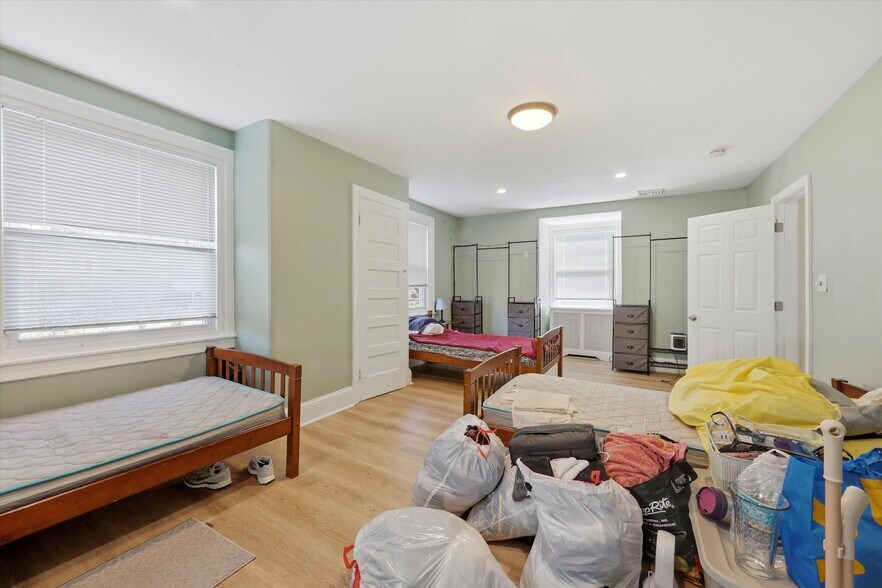 More Photos Of 24 W Stewart Ave, Lansdowne Specialty For Sale