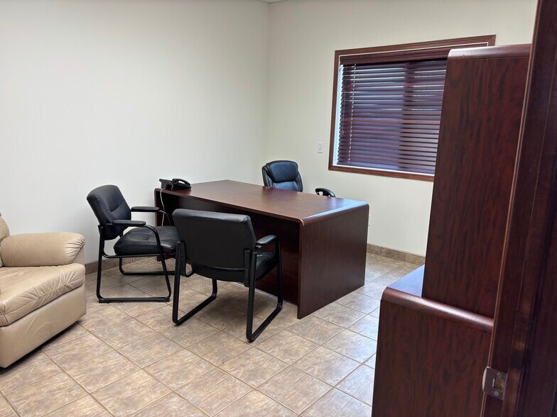 More Photos Of 60 Madison Cres, Spruce Grove Service For Lease