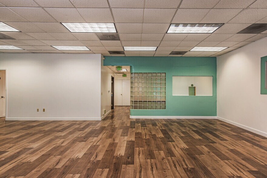 More Photos Of 425-427 Atlantic Ave, Long Beach Office For Sale