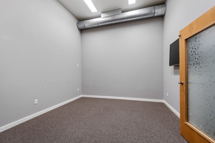 More Photos Of 441-433 30th St, Astoria Healthcare For Lease