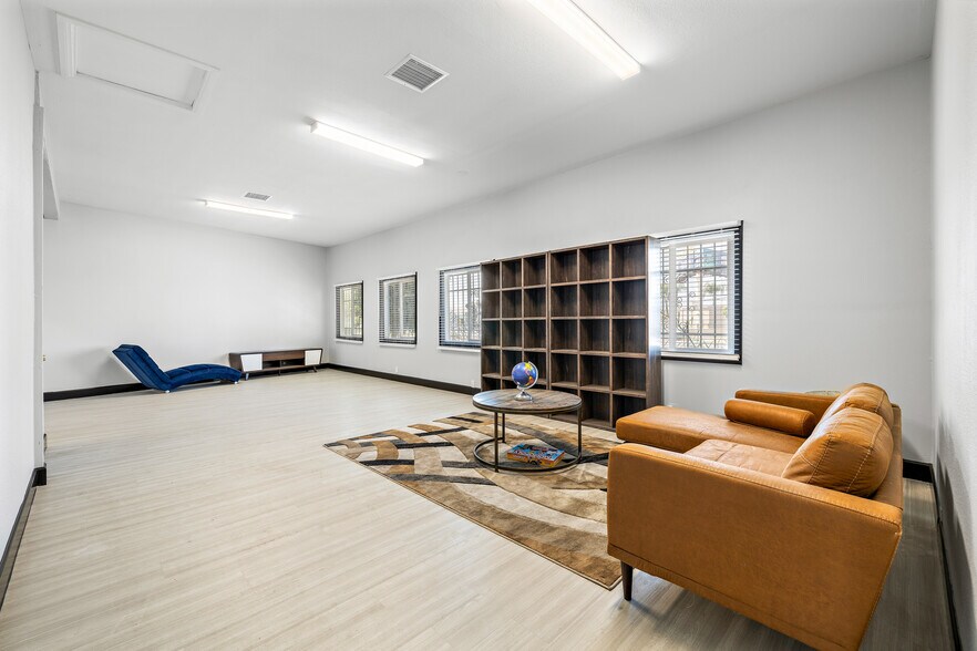 More Photos Of 5013-5017 Telegraph Rd, Los Angeles Light Manufacturing For Sale