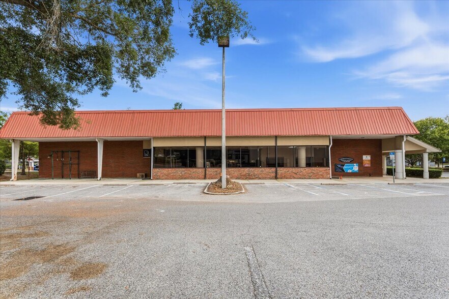 More Photos Of 15043 Main St, Alachua Showroom For Sale