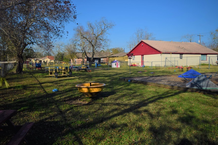 More Photos Of 3806 Harkey Rd, Pearland Daycare Center For Sale