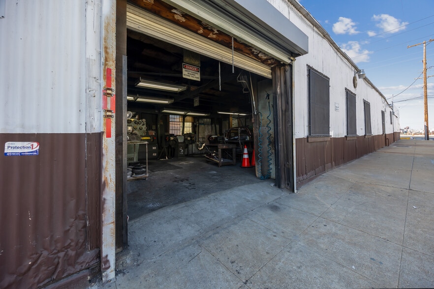 More Photos Of 2455 E 52nd St, Los Angeles Warehouse For Sale