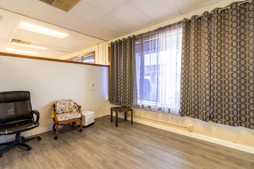 More Photos Of 11813 W 77th St, Lenexa Office For Sale