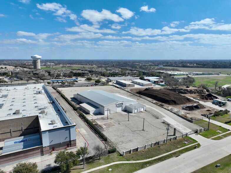More Photos Of 6000 Split Trail Rd, Plano Warehouse For Lease