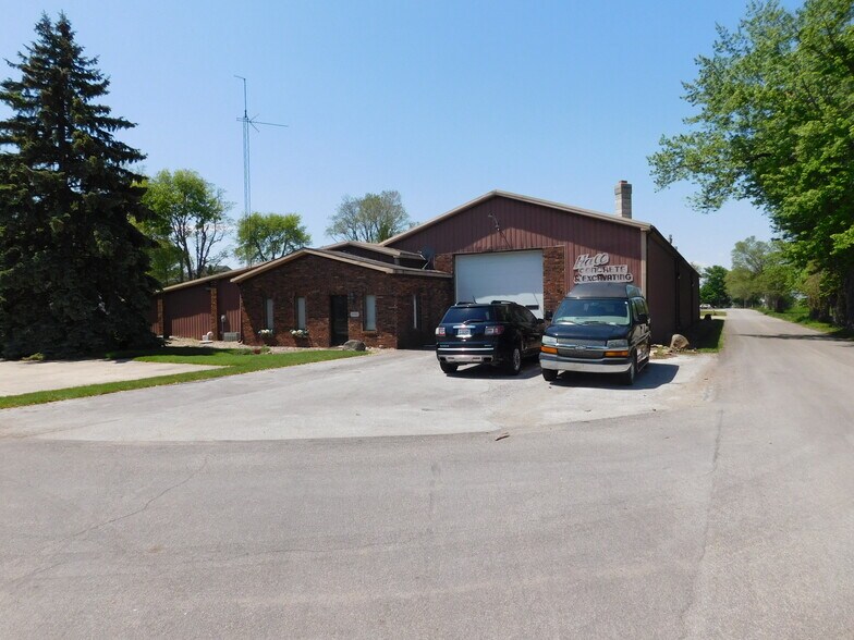 More Photos Of 109 N Harrison St, Leesburg Warehouse For Sale