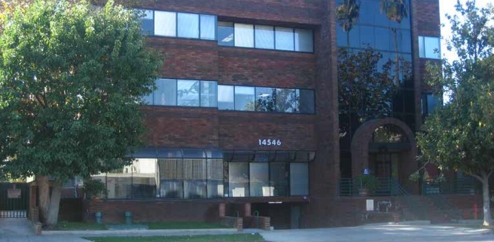More Photos Of 14546 Hamlin St, Van Nuys Office For Sale