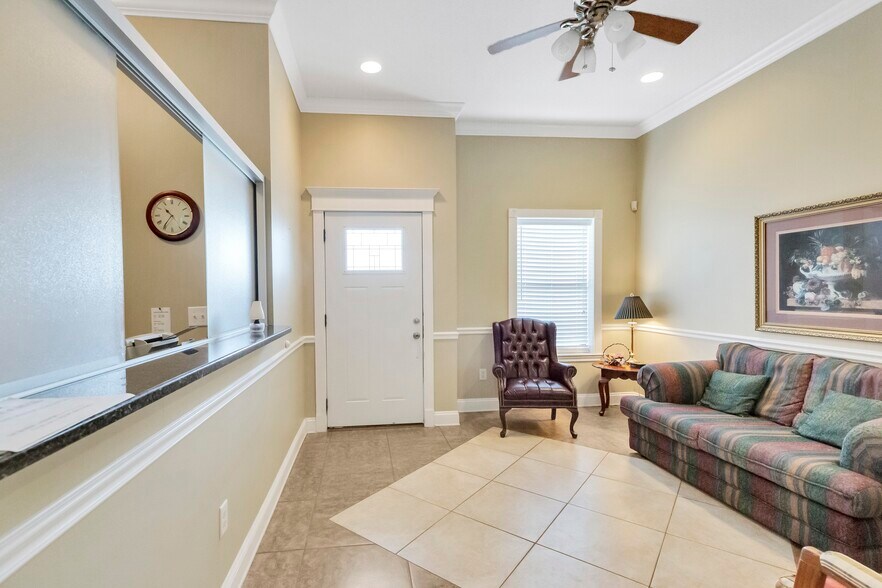 More Photos Of 121 SE Hernando Ave, Lake City Office For Sale