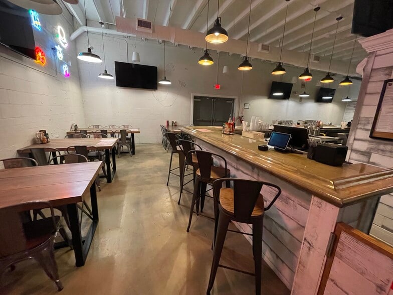 More Photos Of 24 E Magnolia Ave, Eustis Storefront For Lease