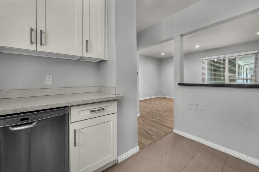 More Photos Of 13000 Valleyheart Dr, Studio City Apartments For Sale