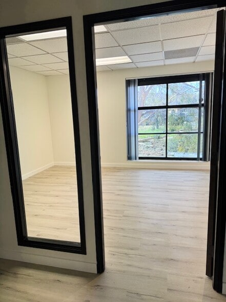 More Photos Of 1800 Bridgegate St, Westlake Village Office For Lease