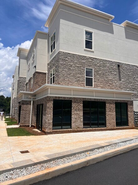 More Photos Of 4039 Hanover Way, Ellenwood Apartments For Lease