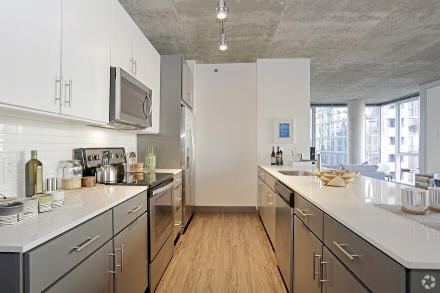 More Photos Of 215 W Lake St, Chicago Apartments For Lease