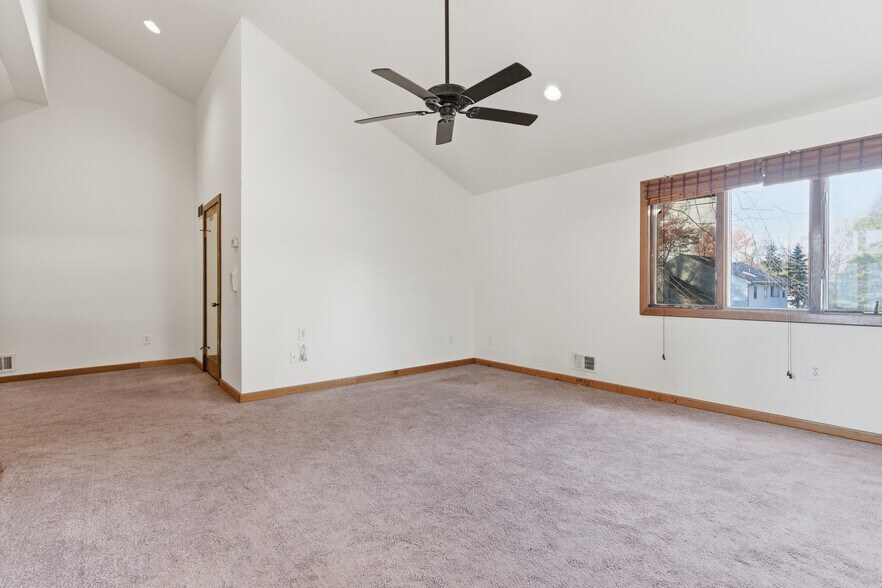 More Photos Of 1818 Oak Tree Rd, Edison Medical For Lease