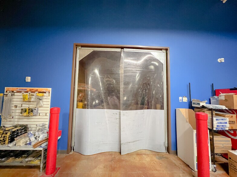 More Photos Of 17420 Highway 190 E, Hammond Showroom For Sale