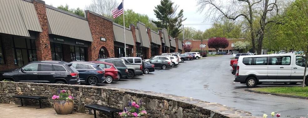 More Photos Of Route 35 & Route 121 @ Rte 35 & Rte 121 (North Salem Rd), Cross River Unknown For Lease