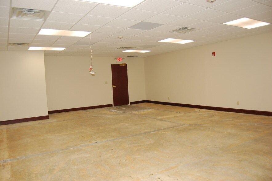 More Photos Of 1 Mill Ridge Ln, Chester Office For Lease