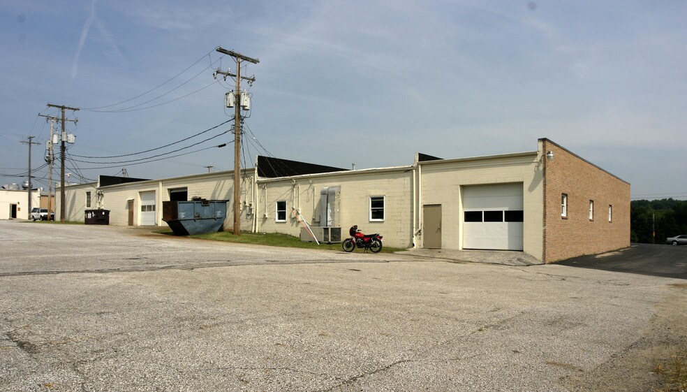 More Photos Of 12383-12387 Kinsman Rd, Newbury Light Manufacturing For Lease