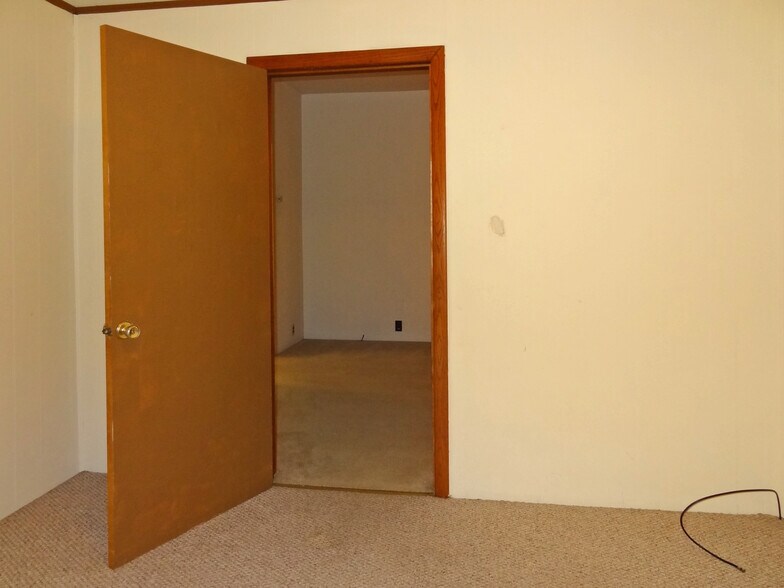 More Photos Of 93 Maple Ave, Morgantown Office For Sale