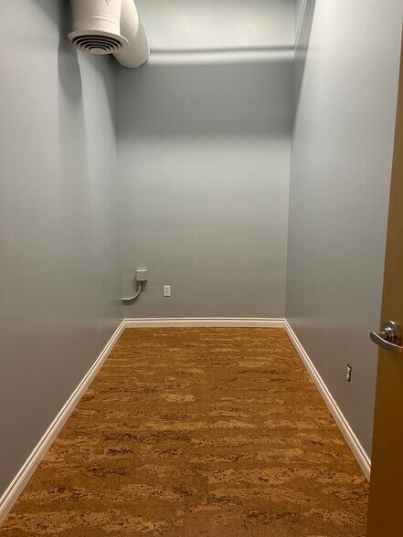 More Photos Of 8401 N Ivanhoe St, Portland Loft Creative Space For Lease