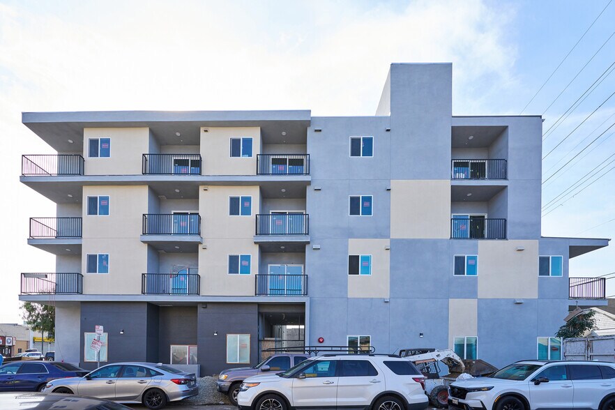More Photos Of 300 W 60th St, Los Angeles Apartments For Sale