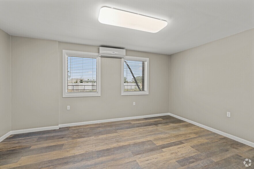 More Photos Of 2419 W Murphy St, Odessa Truck Terminal For Sale