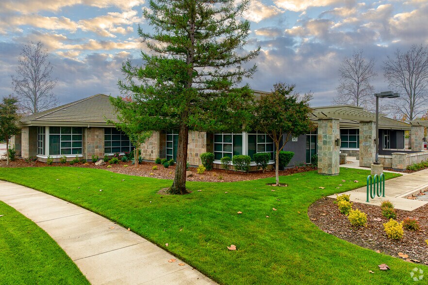 More Photos Of 943 Reserve Dr, Roseville Office For Lease