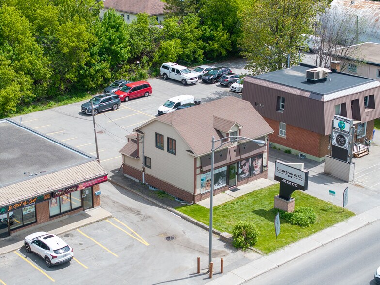 More Photos Of 96 Boul Du Curé-Labelle, Sainte-therese Freestanding For Sale