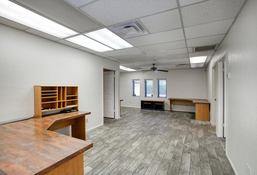 More Photos Of 11855 N 19th Ave, Phoenix Flex For Sale