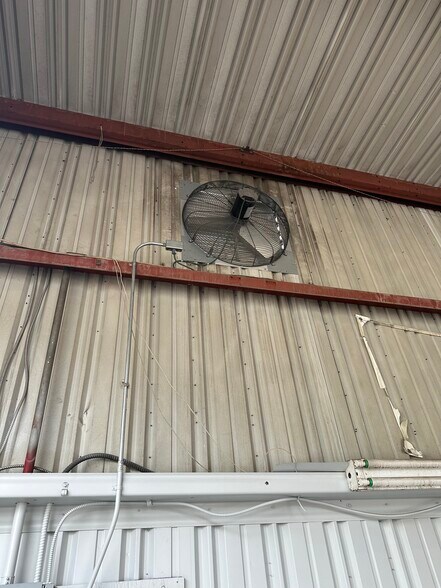 More Photos Of 11440 N Woodside Ave, Santee Service For Lease