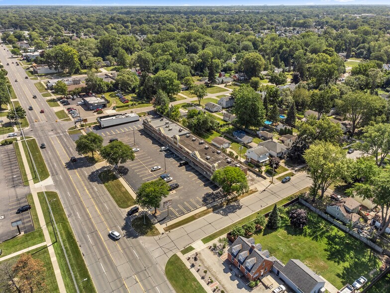 More Photos Of 28407 5 Mile Rd, Livonia Restaurant For Lease