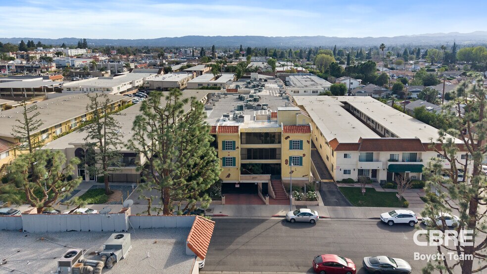 More Photos Of 18550 Vincennes St, Northridge Apartments For Sale